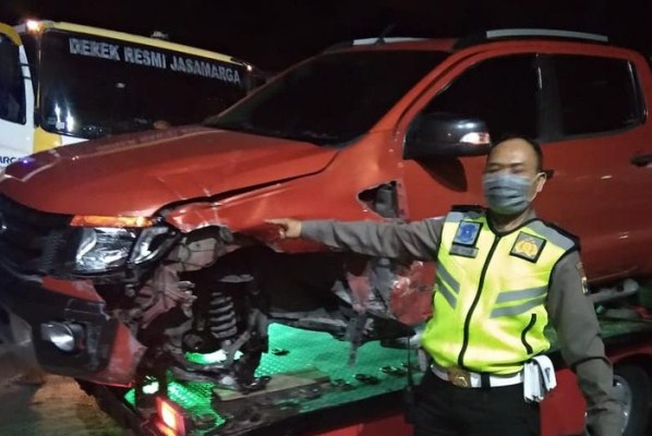 Mobil Tabrak Tiang Listrik di Surabaya, Pengemudi Didenda Rp128 Juta