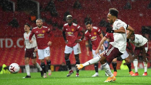 Manchester United 0-1 Arsenal: Setan Merah Tumbang di Kaki Aubameyang