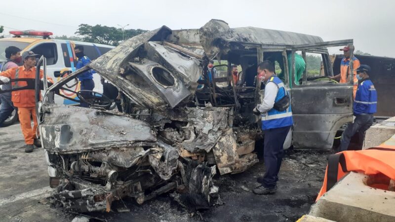 Kecelakaan di Tol Madiun-Nganjuk, 3 Tewas dan 13 Orang Luka Parah