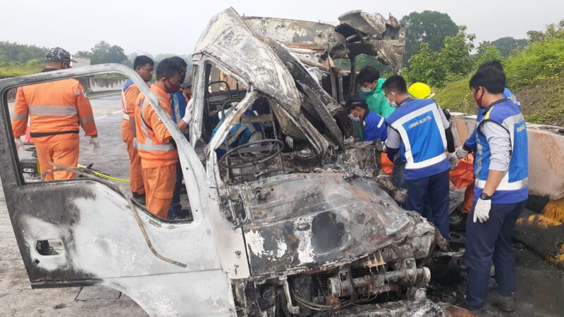 Elf yang Terbakar di Jalan Tol Madiun-Nganjuk Bawa Rombongan dari Madura