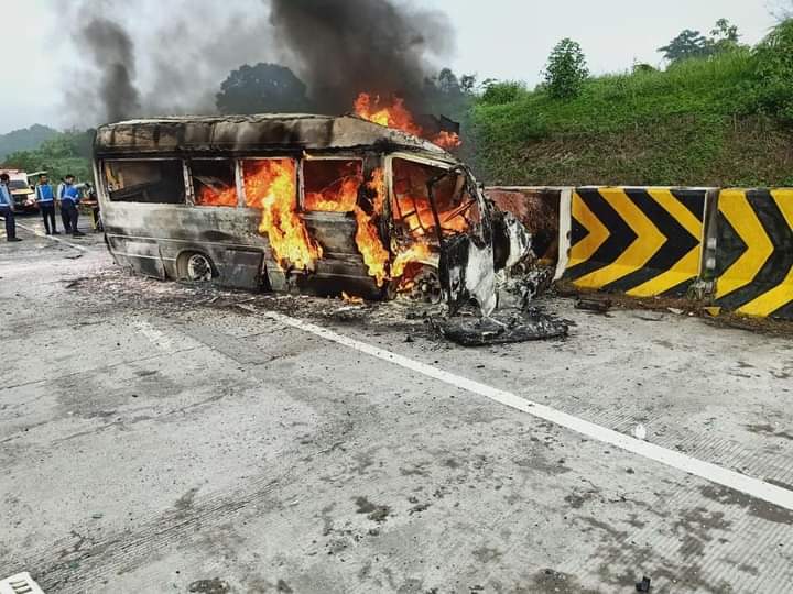 Tragis! Jasad 3 Korban Laka di Tol Madiun Hangus Terbakar, Semuanya Penumpang Elf