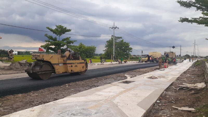 Pembangunan Trotoar di Caruban Ditarget Rampung 28 Desember