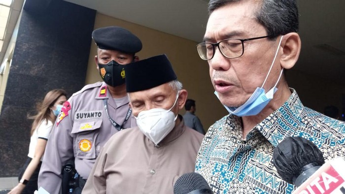 Datangi Mabes Polri, Amien Rais Siap Jamin Penangguhan Penahanan HRS