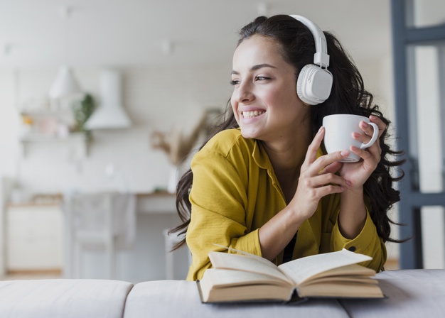 Hobi Mendengarkan Musik, Inilah Manfaatnya untuk Kesehatan Mental