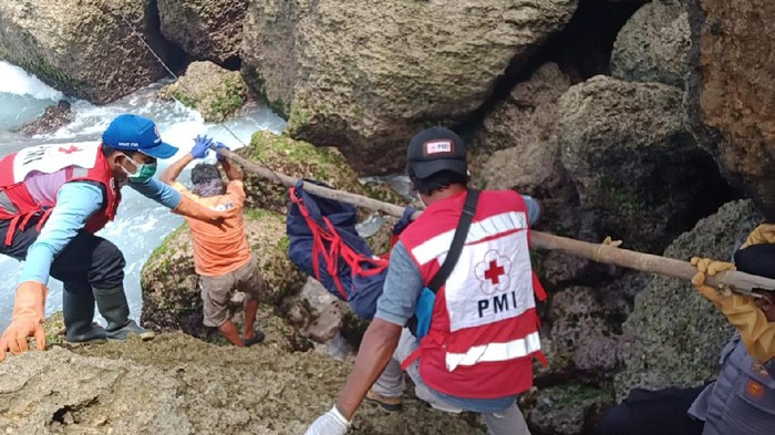 Mayat Bertato Tanpa Kepala dan Kaki Ditemukan di Pantai Modangan Malang