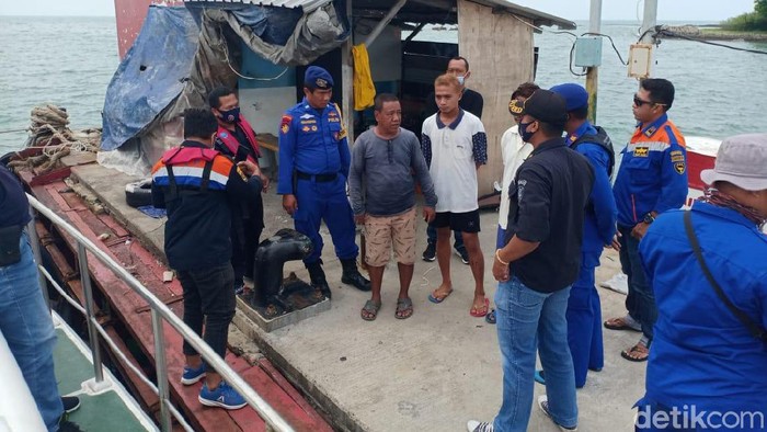 Dua Kapal Tabrakan di Perairan Gresik, Pencarian 5 ABK Hilang Terkendala Ombak Tinggi