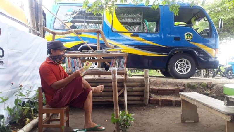 Belanja di Pasar Sambirejo Madiun, Pengunjung Bisa Sekalian Baca Buku