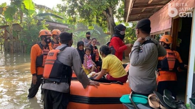 Bojonegoro Terendam Banjir, Warga Dievakuasi