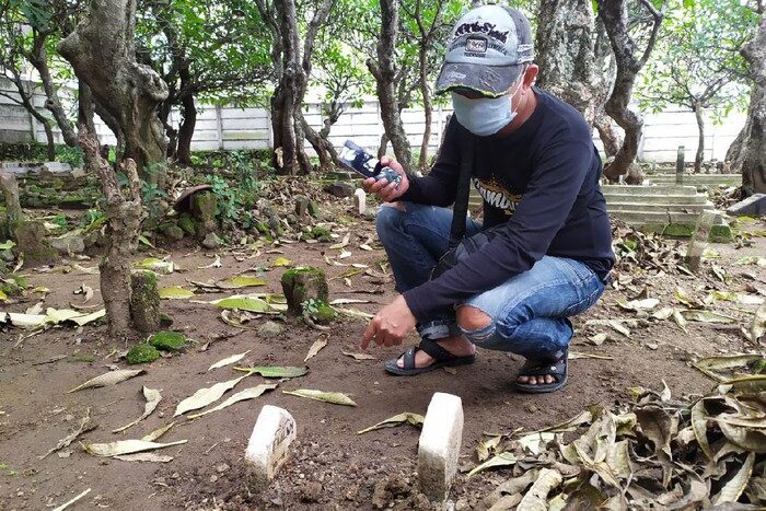 Makam Bayi Misterius Gegerkan Warga Mojokerto