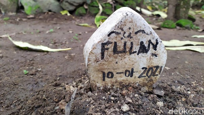 Makam Misterius di Mojokerto Dibongkar, Ternyata Ini Isinya