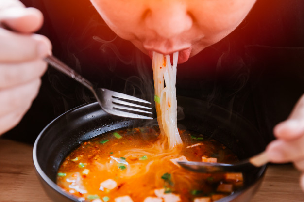 Mulut Terbakar setelah Makan Pedas, Ini Cara Efektif Menghilangkannya