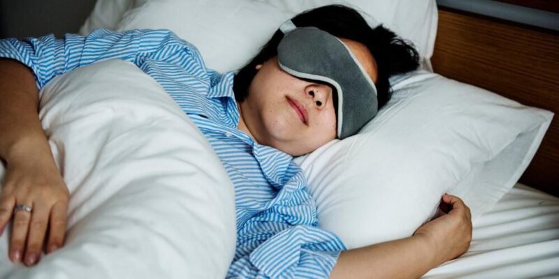 5 Manfaat Sleeping Mask, Bisa Memperbaiki Kualitas Tidur