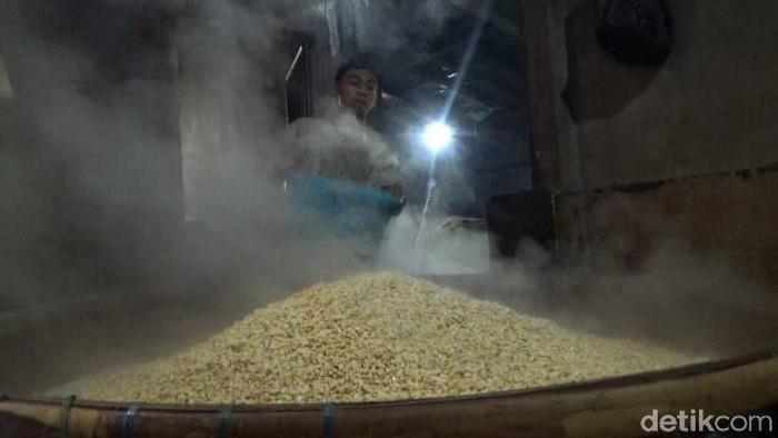 Tetap Berproduksi, Perajin Tempe Kota Malang Perkecil Ukuran