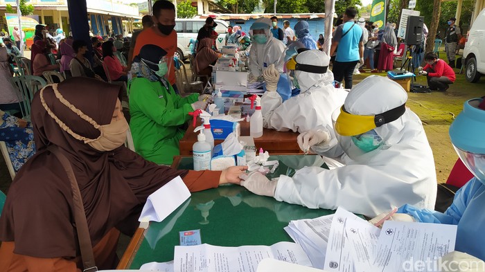 Pedagang Pasar Minulyo Pacitan Rapid Test, 119 Orang Reaktif