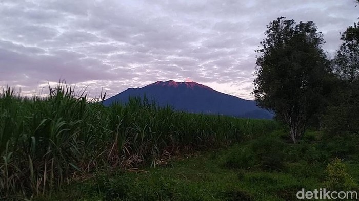 Gunung Raung Erupsi, Aktivitas Dibatasi 2 Km dari Puncak