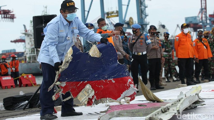 KNKT: Kemungkinan Besar Sriwijaya Air SJ182 Meledak di Laut