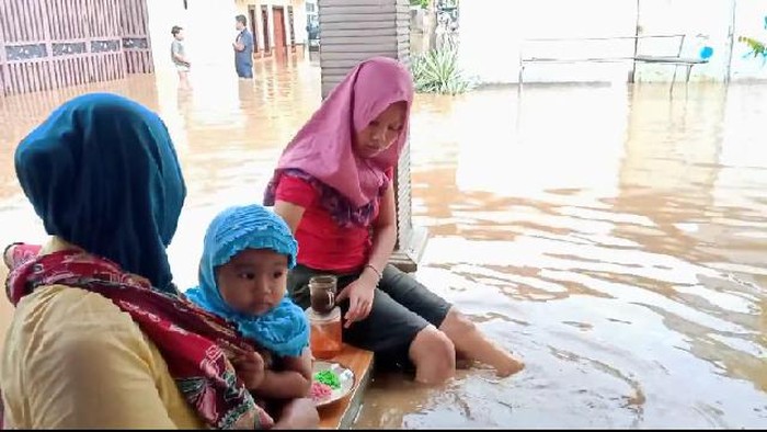 5 Kecamatan di Probolinggo Kebanjiran, Warga Butuh Stok Makanan