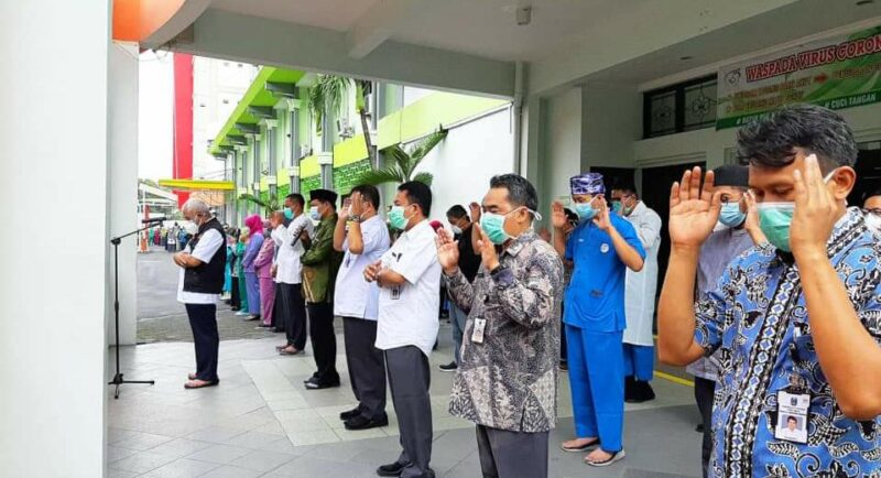 Perawat Senior RSUD dr. Seodono Gugur karena Covid-19, Ratusan Pegawai Beri Penghormatan Terakhir