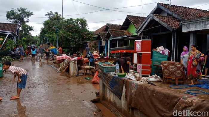 Curah Hujan Tinggi, 1 Desa di Jombang Diterjang Banjir Bandang 3 Rumah Rata dengan Tanah