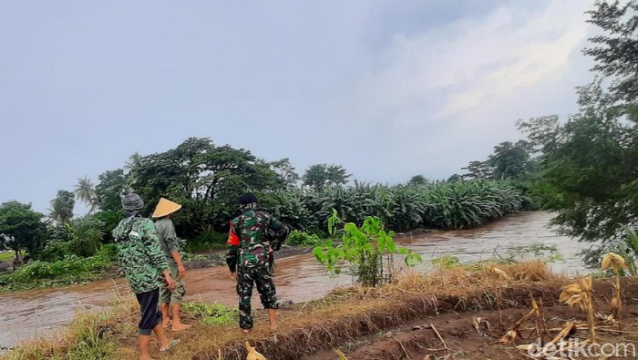 Plengsengan Sungai Jebol, 103 Rumah di Situbondo Kebanjiran