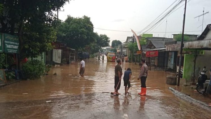 Akses Utama di Tulungagung Kebanjiran, Arus Lalu Lintas Dialihkan