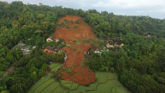 Tanah Lokasi Longsor di Nganjuk Sudah Retak Sejak 2014