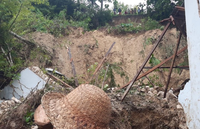 Longsor Timbun Ponpes di Pamekasan, 5 Santriwati Meninggal