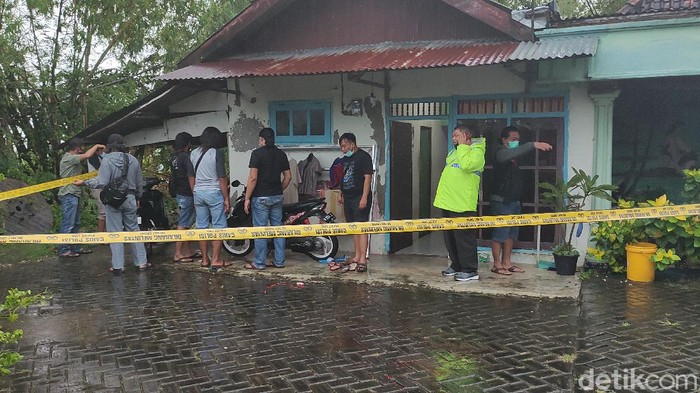 Dibacok Tetangga, Pasutri di Lamongan Kritis