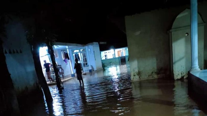 Hujan Deras Bikin Banjir dan Longsor di Pasuruan