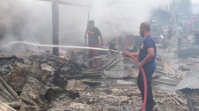 Pasar Campurdarat Tulungagung Terbakar, 300-an Lapak Pedagang Tinggal Puing-Puing