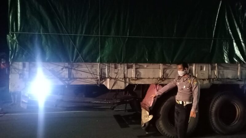 Tabrak Truk Tronton di Ring Road Madiun, Pelajar Madiun Tewas