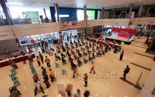 1.400 Warga Lansia Ponorogo Ikuti Vaksinasi Covid-19 di Mal