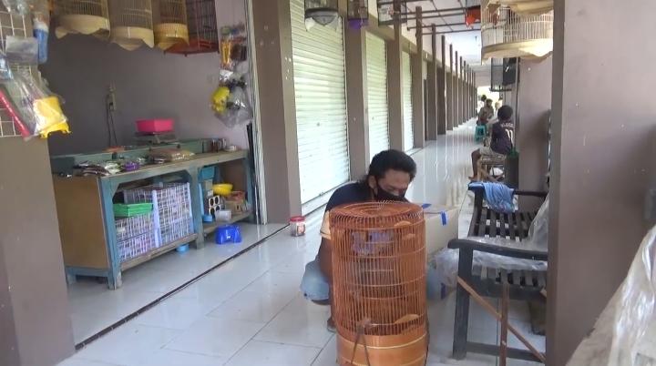 Sepi Pembeli, Pedagang Tutup Kios di Pasar Burung Caruban