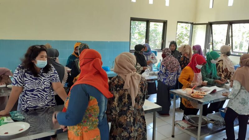 Emak-Emak di Madiun Dilatih Kreasikan Makanan dari Bekatul dan Sukun