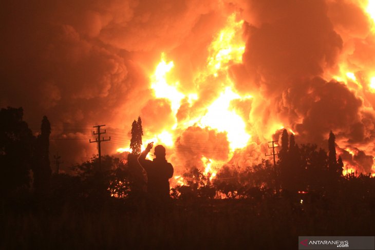 Kilang Minyak Balongan Terbakar, 1 Meninggal, 3 Orang Hilang