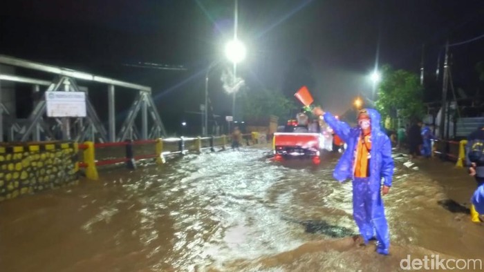 Jalur Pantura Pasuruan Kembali Terendam Banjir