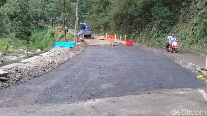 Perbaikan Jalan Ambles di Pujon Lebih Cepat, Akses Batu-Kediri Segera Dibuka