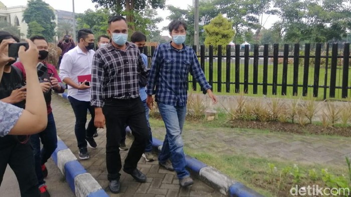 Dianiaya Aparat, Wartawan Tempo Surabaya Lapor ke Polda Jatim