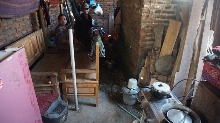Mantan Istri Hancurkan Rumah, Suami dan Keluarga di Mojokerto Tinggal di Kandang Kambing