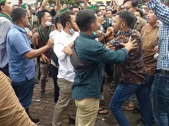 Baku Hantam Warnai Pemilihan Ketum PB HMI di Surabaya