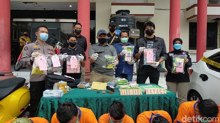 Jadi Beking Bandar Narkoba, 3 Polisi di Surabaya Dibekuk