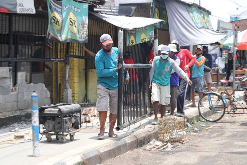 Pemkab Ponorogo Bongkar Pagar Pasar Eks Stasiun, Ada Apa?