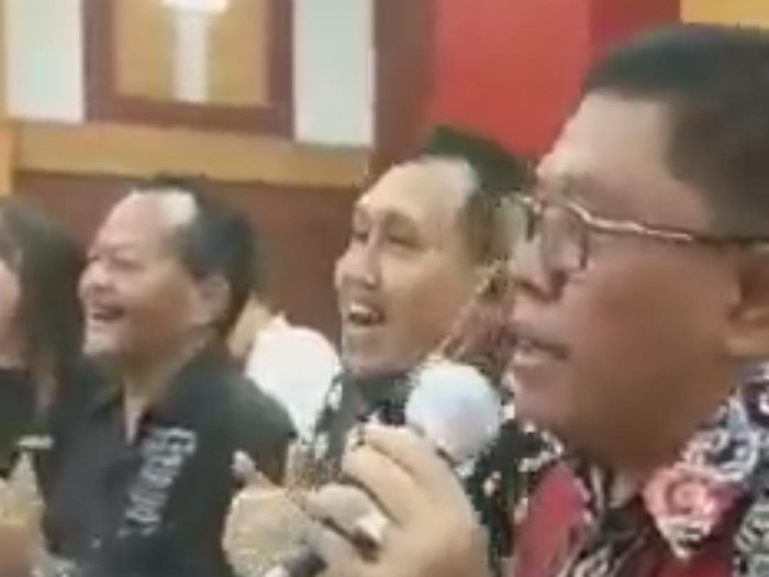 Viral, Video Wali Kota Blitar Syukuran Berjoget dan Nyanyi Tanpa Masker