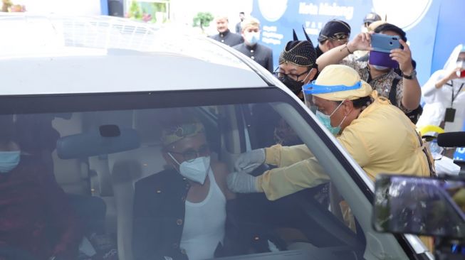 Kota Malang Gelar Vaksinasi Drive Thru untuk Warga Lansia