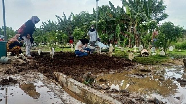 Dua Ibu Berseteru, Makam Bocah di Sidoarjo Dibongkar