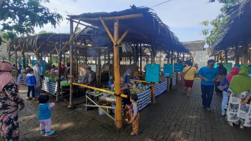 Pasar Pundensari Madiun, Sajikan Kuliner Jadul dan Gunakan Uang Bambu