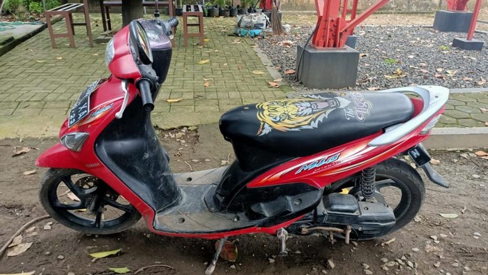 Pencuri Motor Ketangkap Gara-Gara Beli Minum di Warung Milik Korban