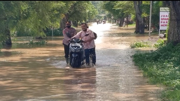 Banjir Rendam 4 Desa di Ngawi, Puluhan Sepeda Motor Mogok