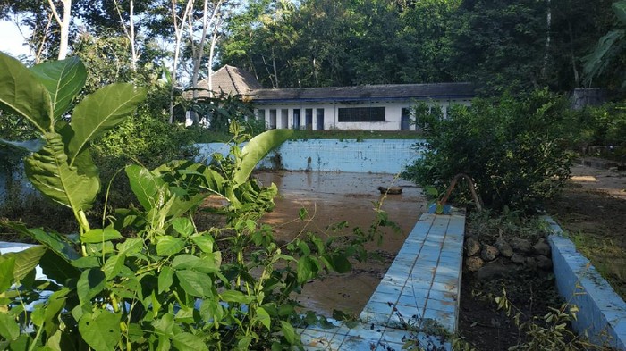 Kisah Angker Kolam Renang Mangkrak di Tamperan Pacitan