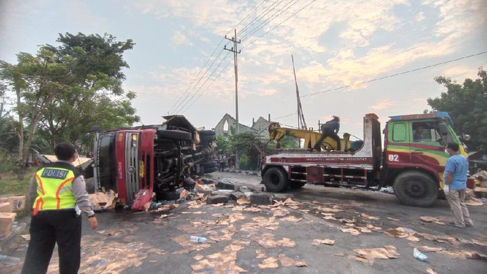 KA Turangga Tabrak Truk Air Mineral di Sidoarjo, Pengemudi Truk Tewas